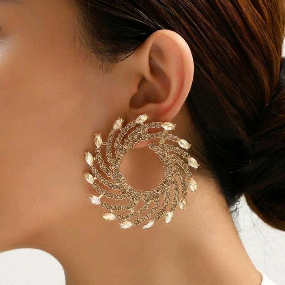 Gilded Glow Swirls